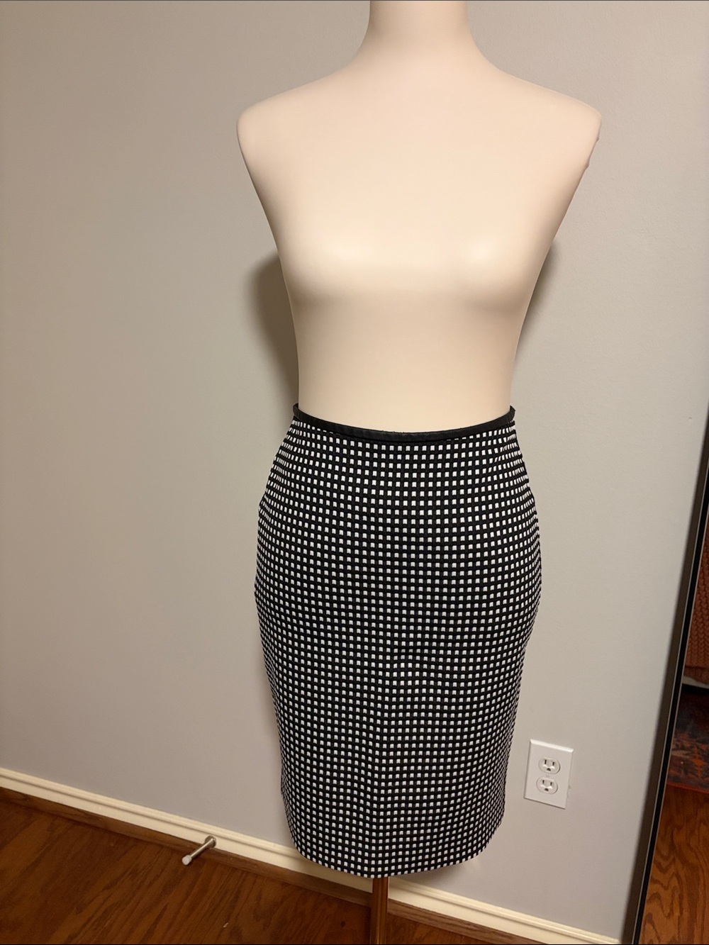 Express Women’s Black and White Checked Pencil Skirt